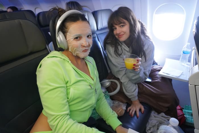 Mady Dewey and Sixtine.